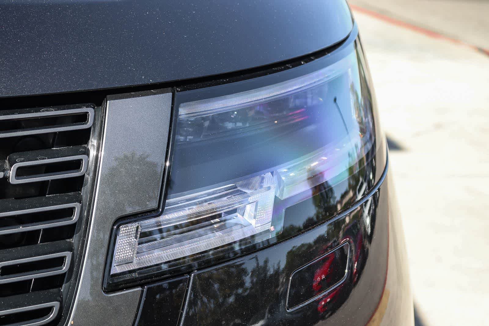 New 2026 Santorini Black Land Rover SE image 9