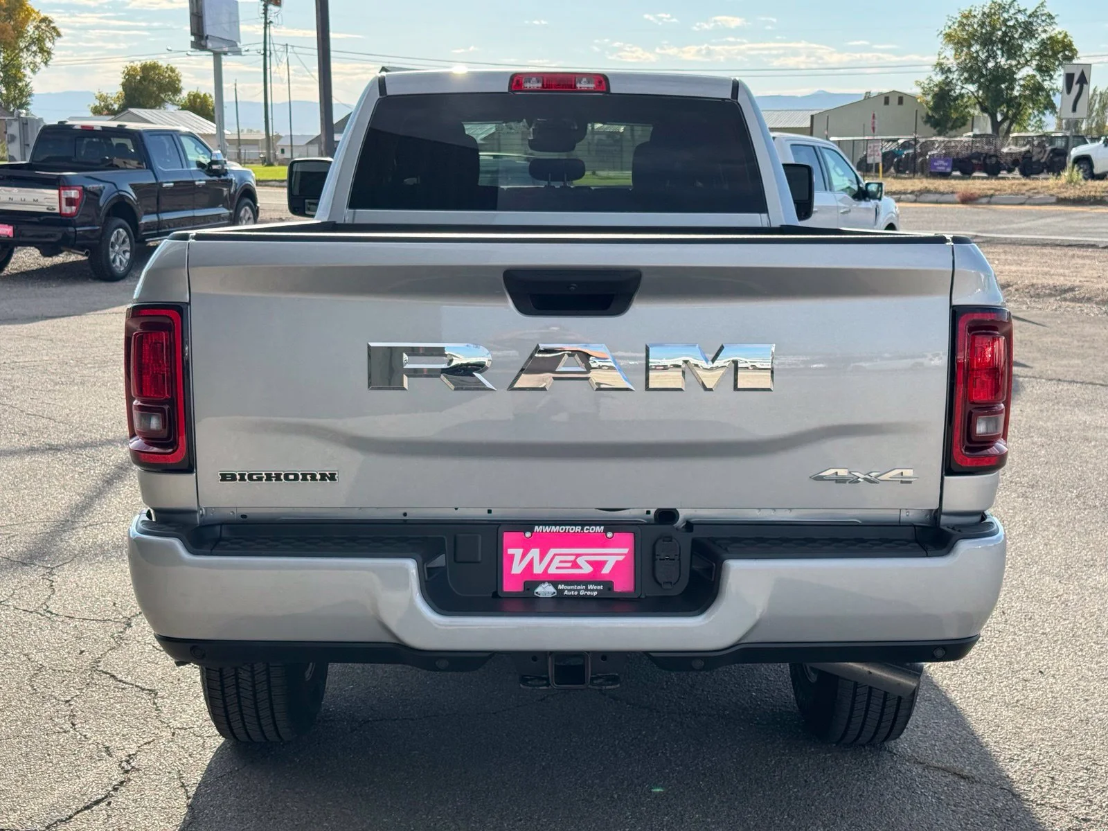 New 2027 Silver-Zynith Exterior Paint RAM Big Horn image 9