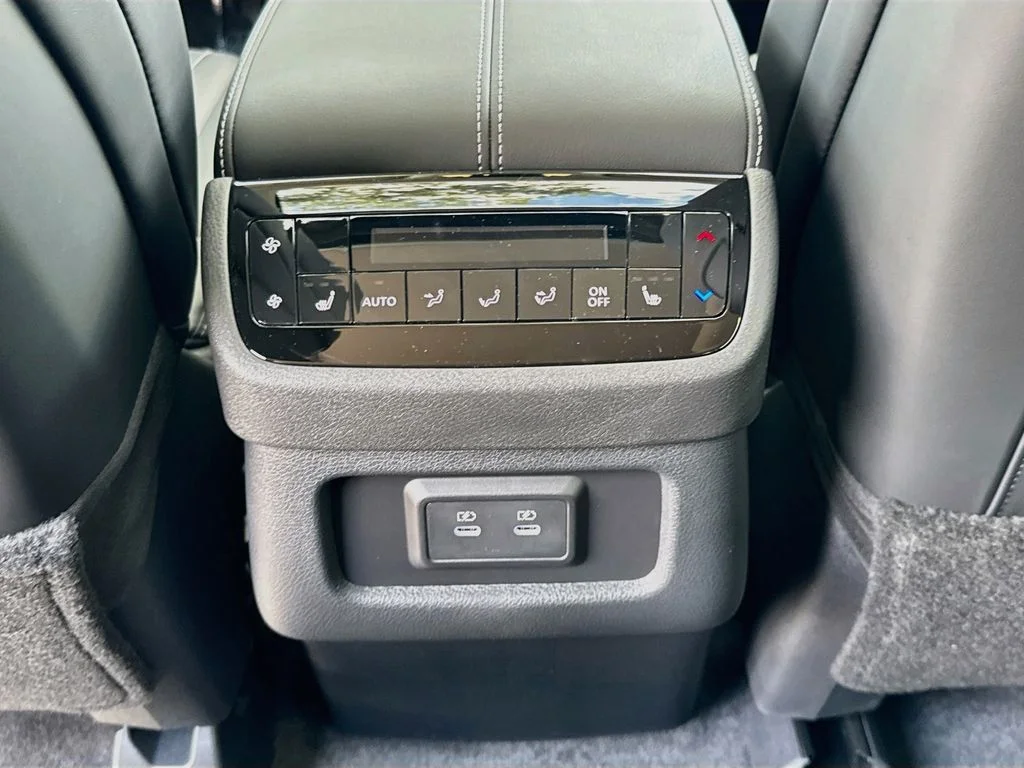 New 2027 HARBOR GRAY INFINITI Luxe FWD image 27