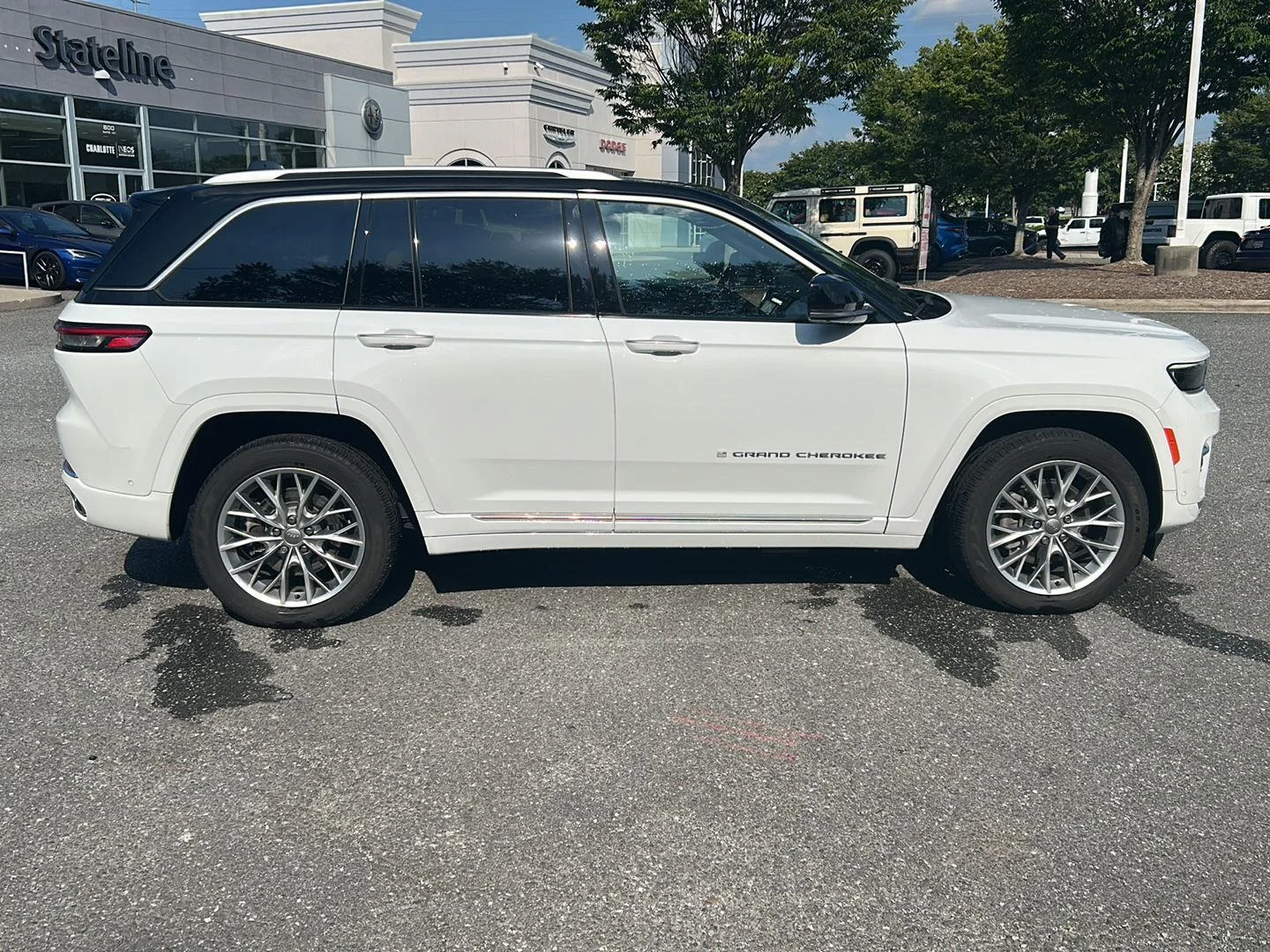 Used 2023 Bright White Clearcoat Jeep Summit image 7