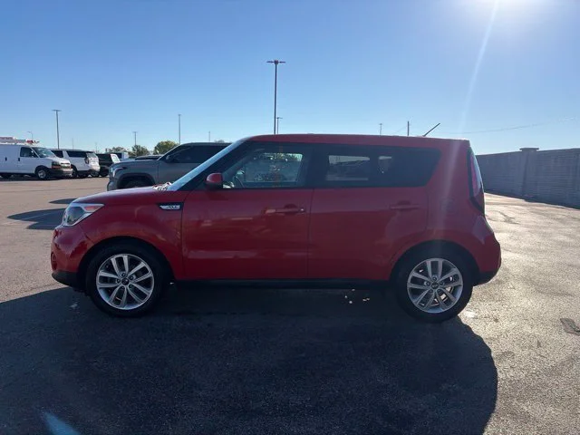 Used 2017 Inferno Red Kia + image 4