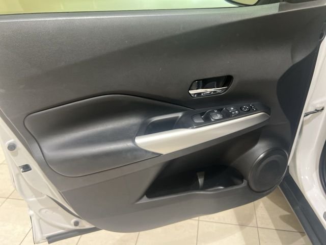 Used 2019 White Nissan SR image 20