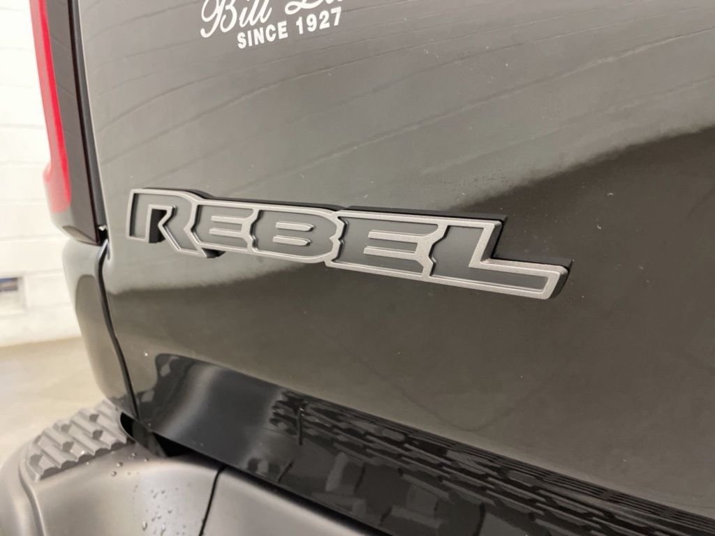 New 2026 Diamond Black Crystal Pearl-Coat Exterior Paint RAM Rebel image 6
