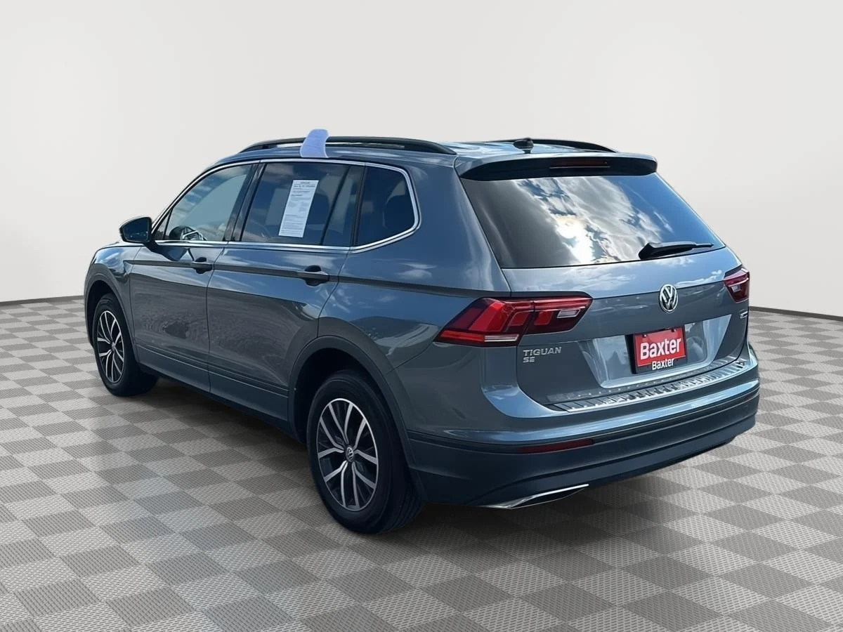 Used 2019 Platinum Gray Metallic Volkswagen SE image 18