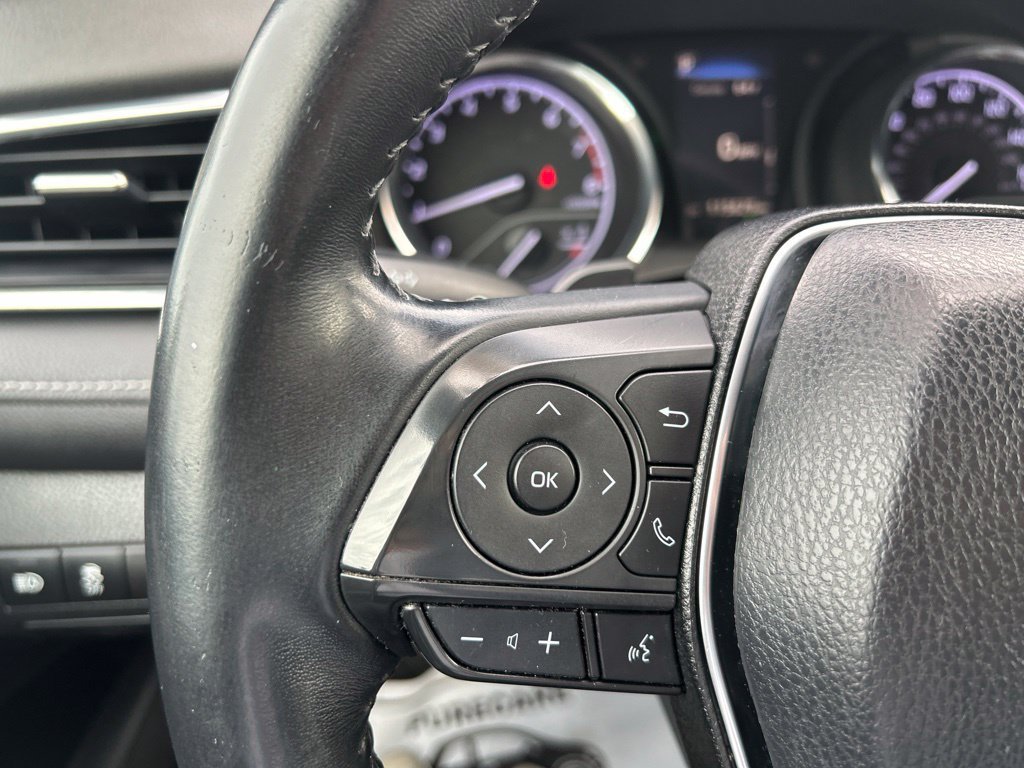 Used 2018 Midnight Black Metallic Toyota SE image 23