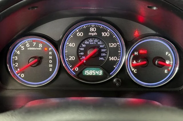 Used 2005 Magnesium Metallic Honda LX image 25