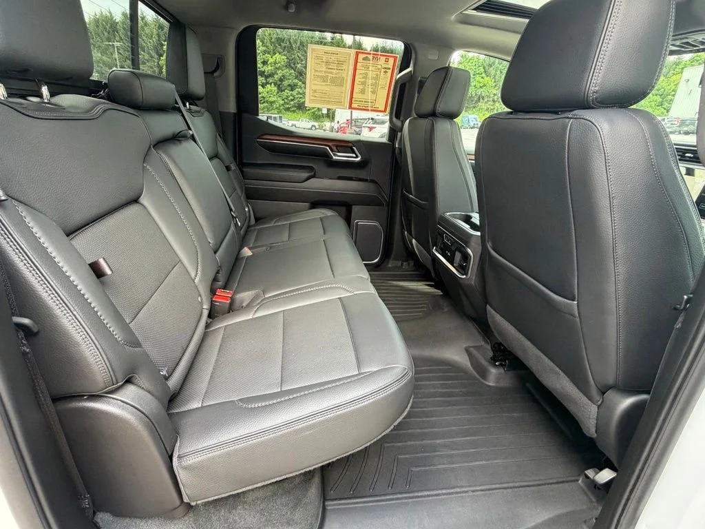 Used 2023 White GMC Denali image 65