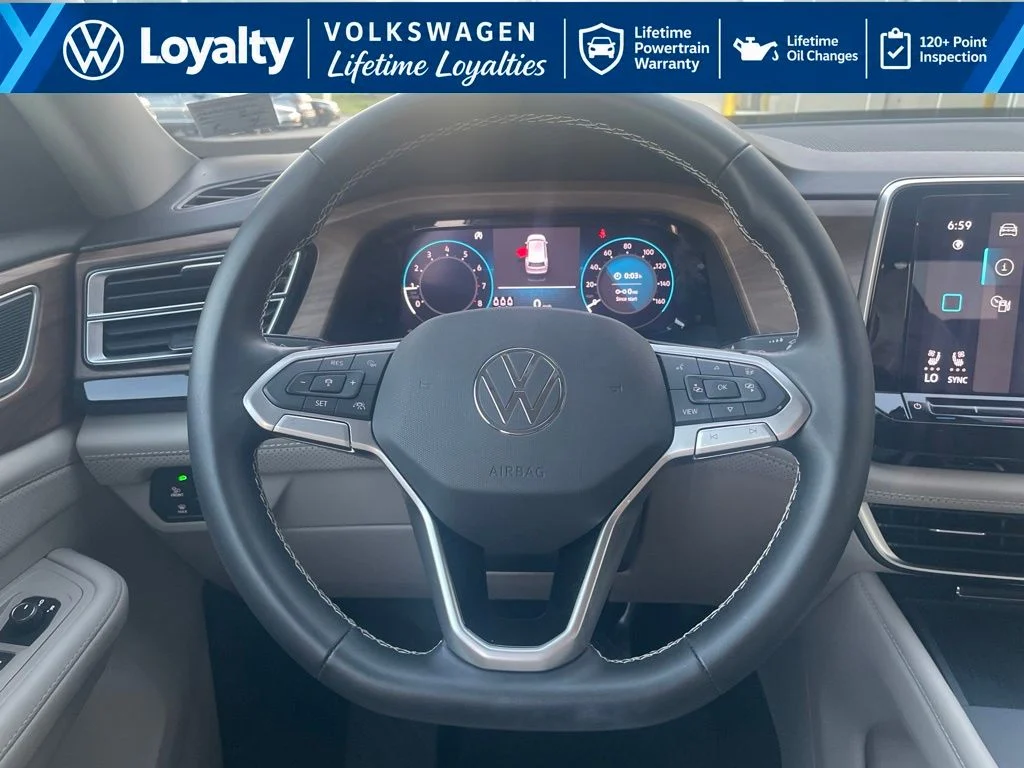 Used 2026 White/off-white Volkswagen SE image 11