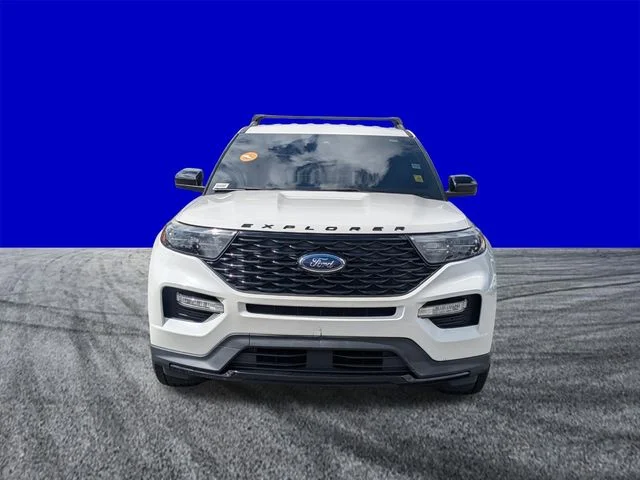 Certified Used 2022 White Metallic Ford ST-Line image 9