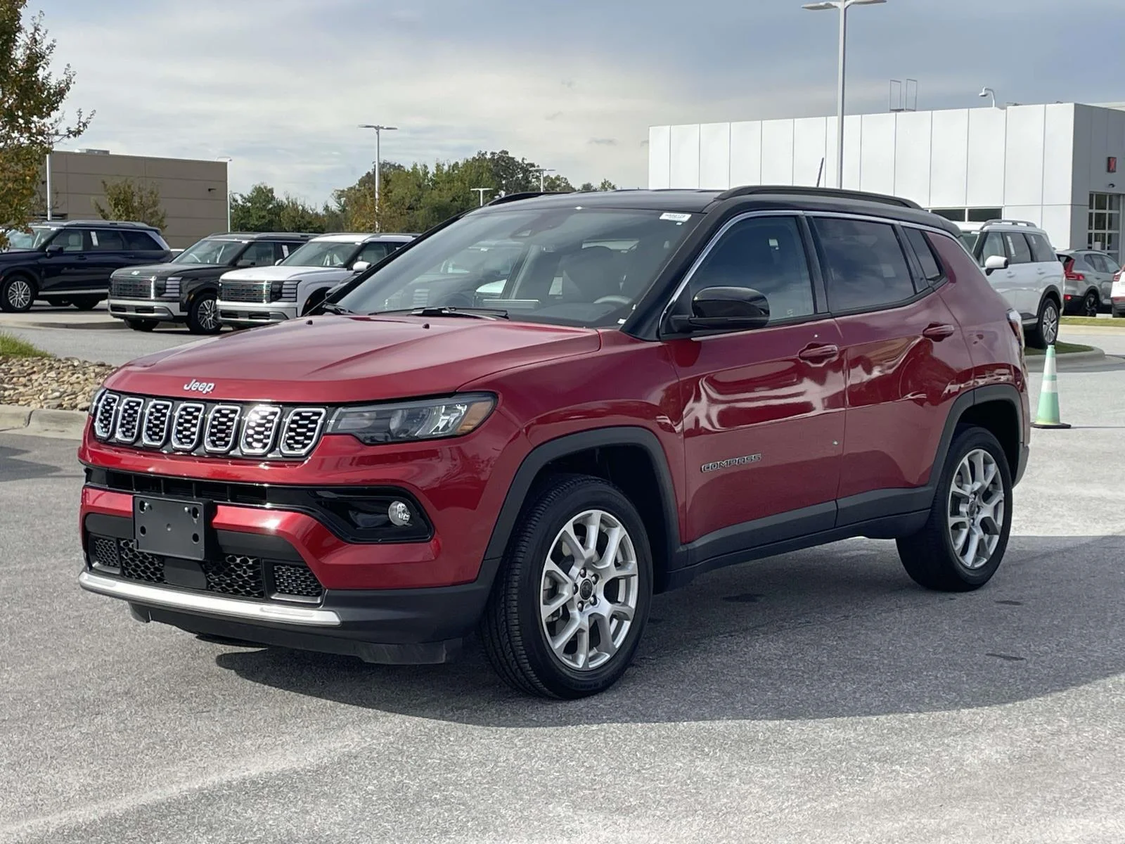 Used 2025 Red Hot Pearlcoat Jeep Limited image 24