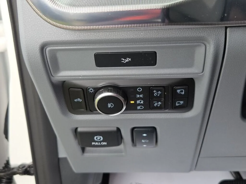 New 2026 Star White Metallic Tri-Coat Ford Lariat® image 32