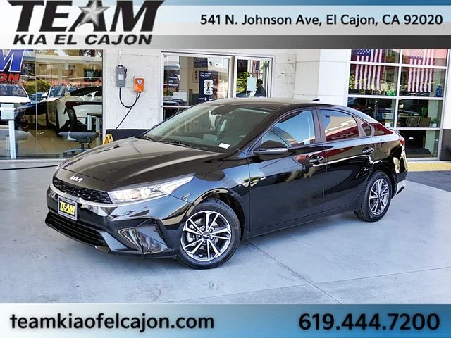 2023 Kia Forte LXS AT's photo