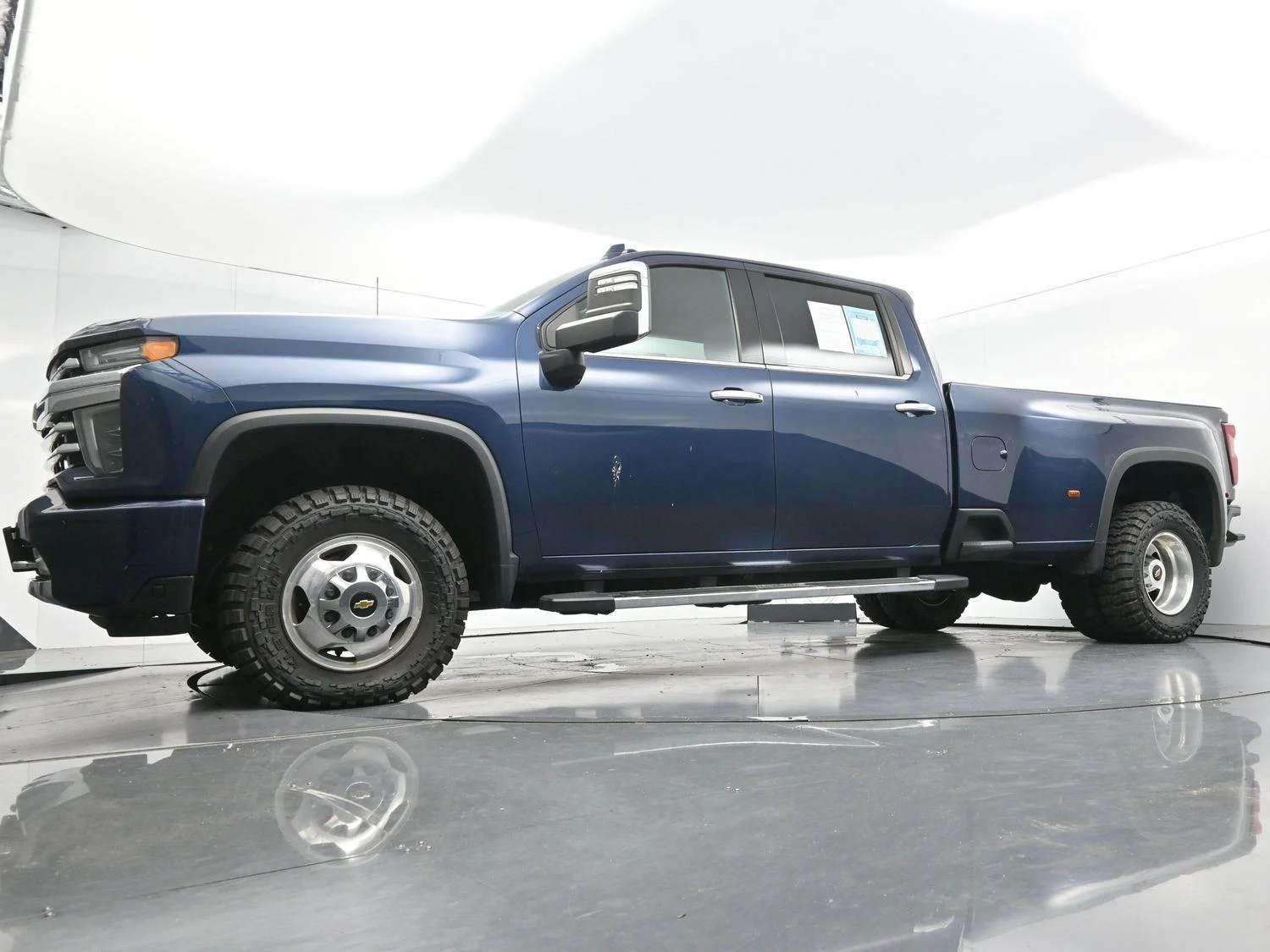 Used 2023 Northsky Blue Metallic Chevrolet High Country image 42