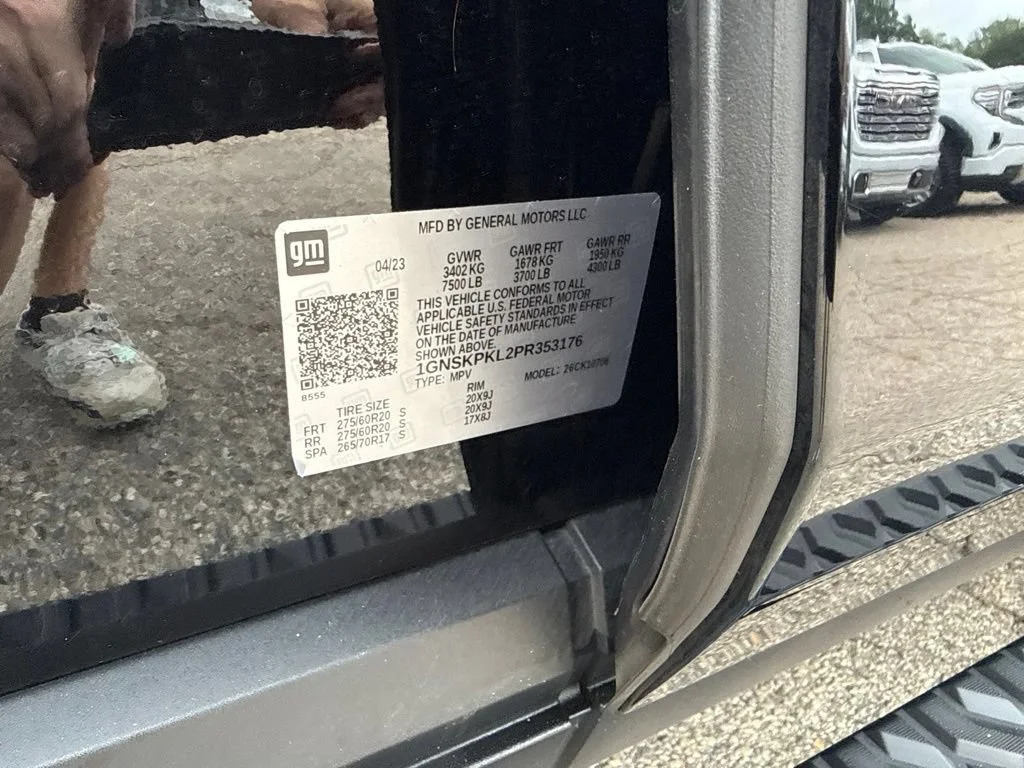 Used 2023 Black Chevrolet Z71 image 44