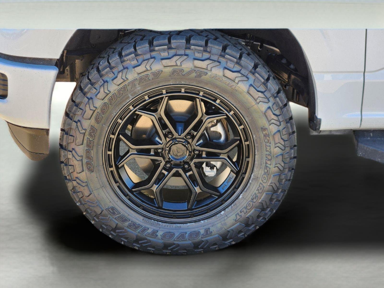 New 2026 Oxford White Ford XLT image 7