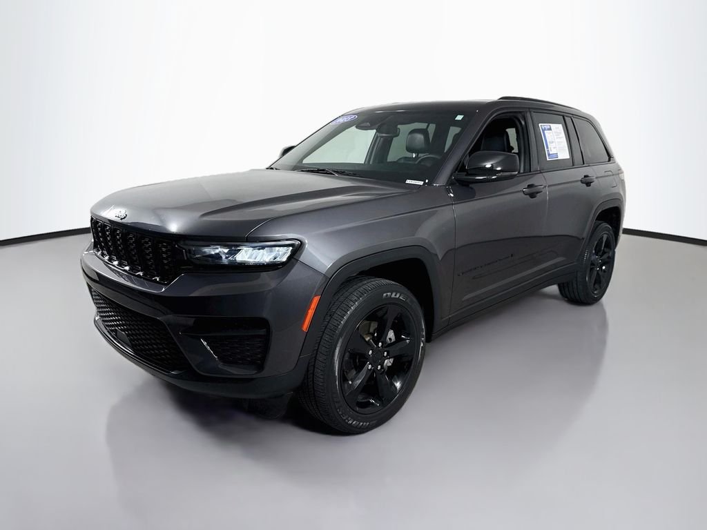 Used 2023 Baltic Gray Metallic Clearcoat Jeep Altitude image 9