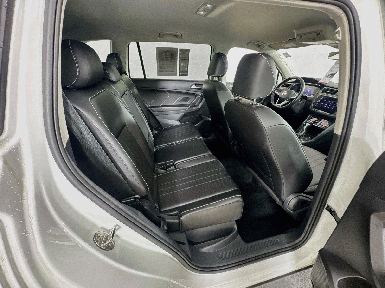Used 2024 Pyrite Silver Metallic Volkswagen SE image 24
