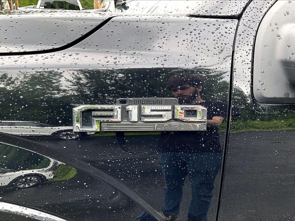 Used 2020 Black Metallic Ford Lariat image 28