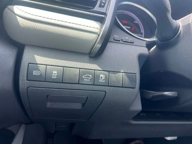 Used 2022 Wind Chill Pearl Toyota XLE image 21
