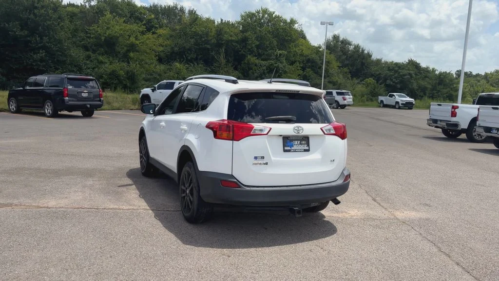 Used 2013 White Toyota LE image 7