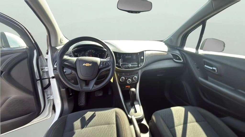 Used 2018 White Chevrolet LS image 15