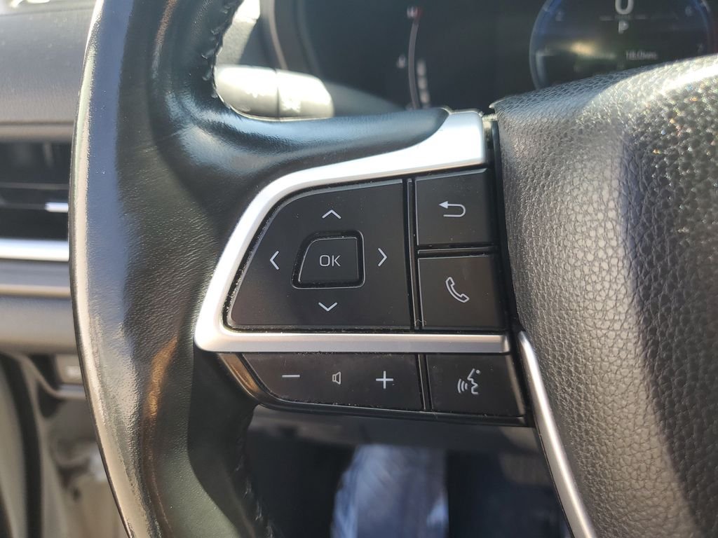 Used 2024 Cream Toyota XLE image 29