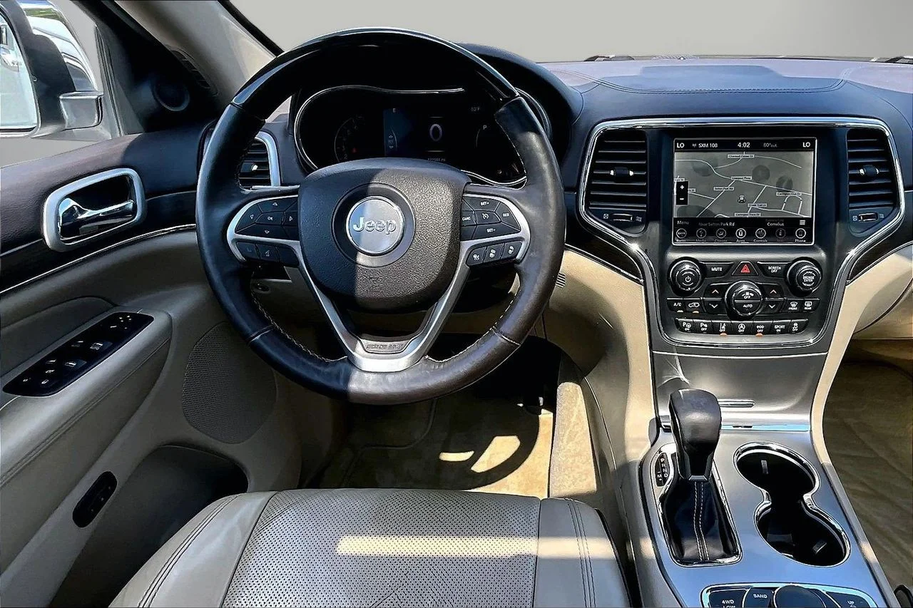 Used 2018 White Jeep Overland image 10