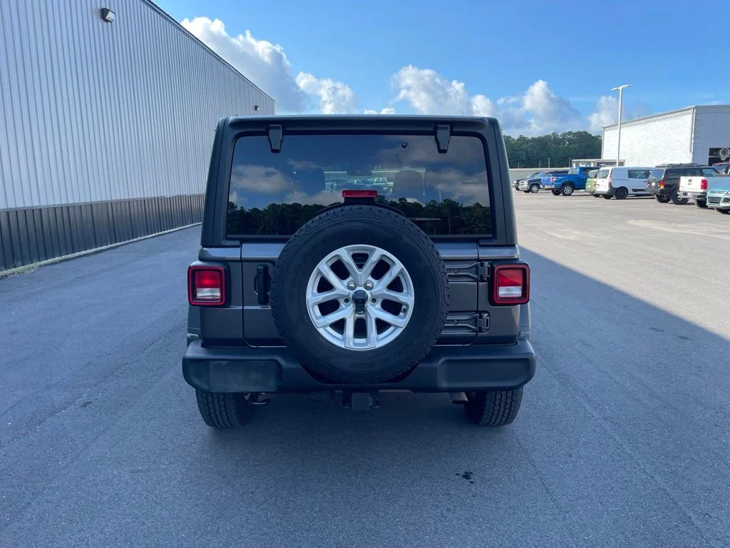 Used 2023 Gray Jeep Sport S image 7