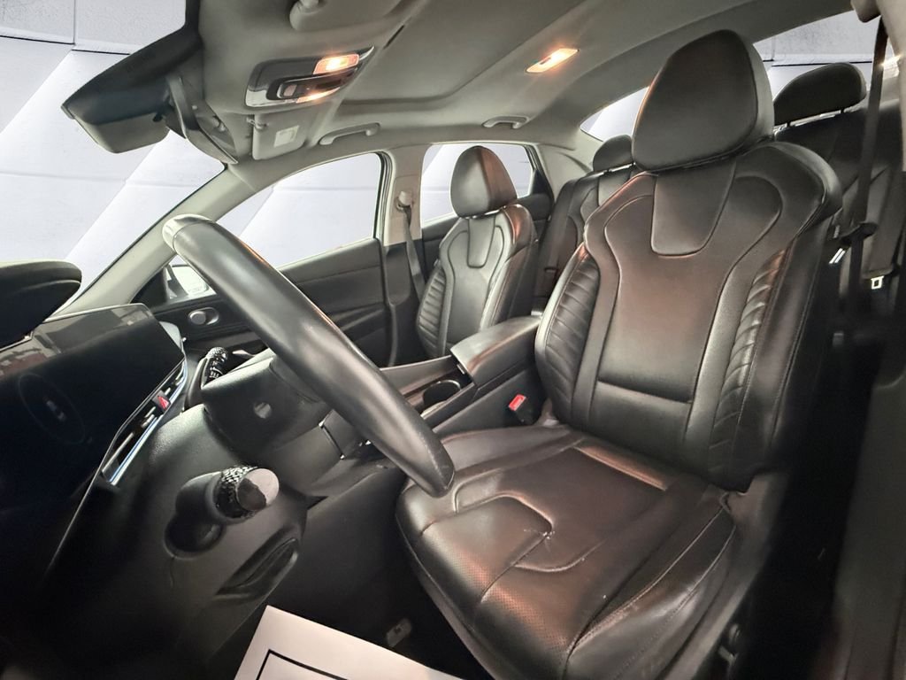 Used 2024 White Hyundai Limited image 8