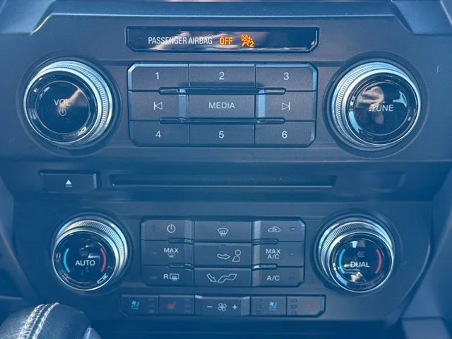 Used 2018 White Ford Platinum image 27