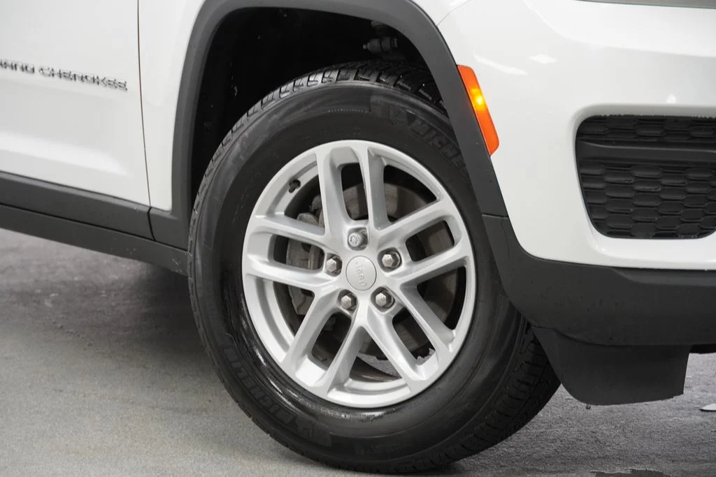 Certified Used 2023 White/off-white Jeep Laredo image 4