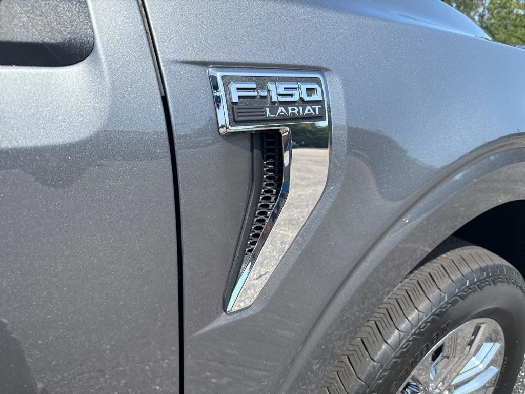 Used 2025 Gray Ford Lariat image 26