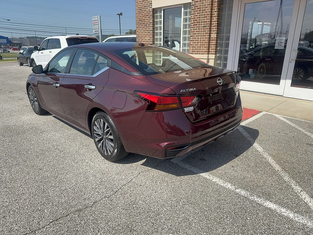 Used 2025 Garnet Pearl Metallic Nissan 2.5 SV image 12