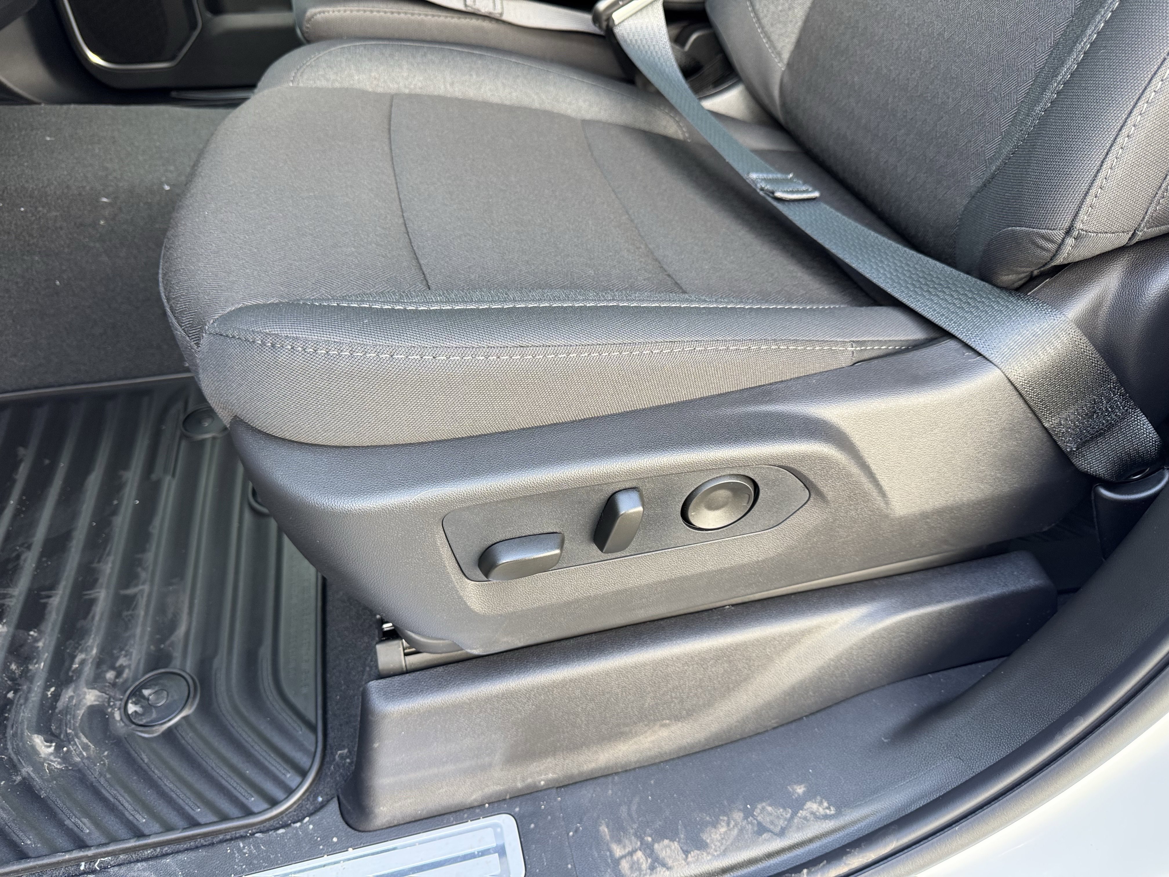 Used 2026 Summit White Chevrolet LT image 14