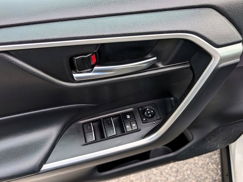 Used 2024 Ice Toyota XLE image 9