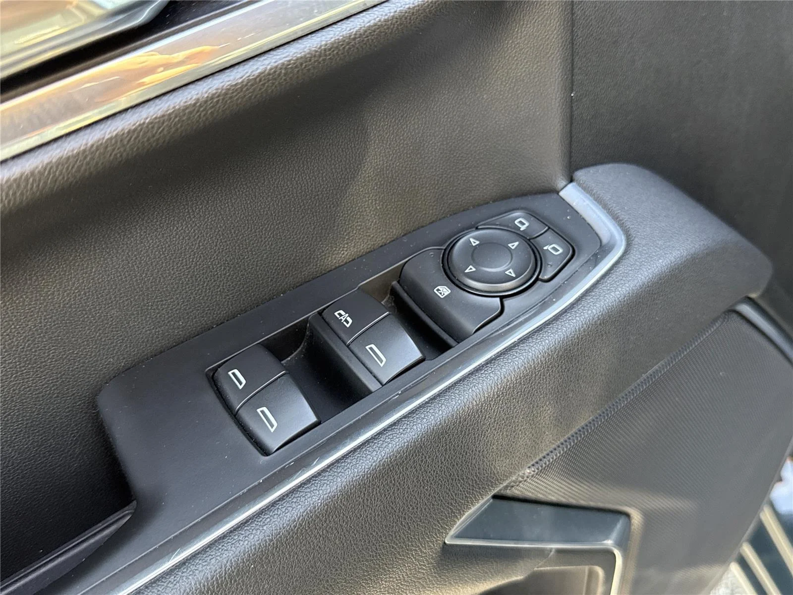 Used 2025 Cypress Gray Chevrolet LT image 21