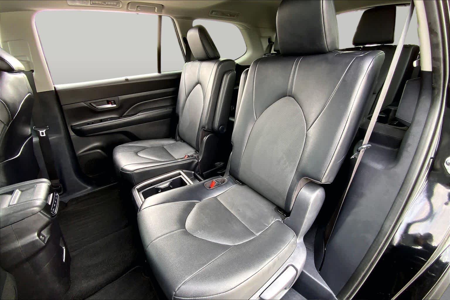 Used 2025 Midnight Black Metallic Toyota XLE image 20