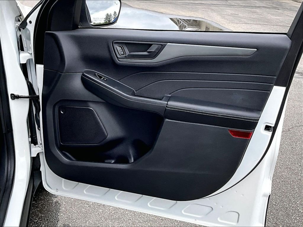Used 2023 White Metallic Ford Active image 12