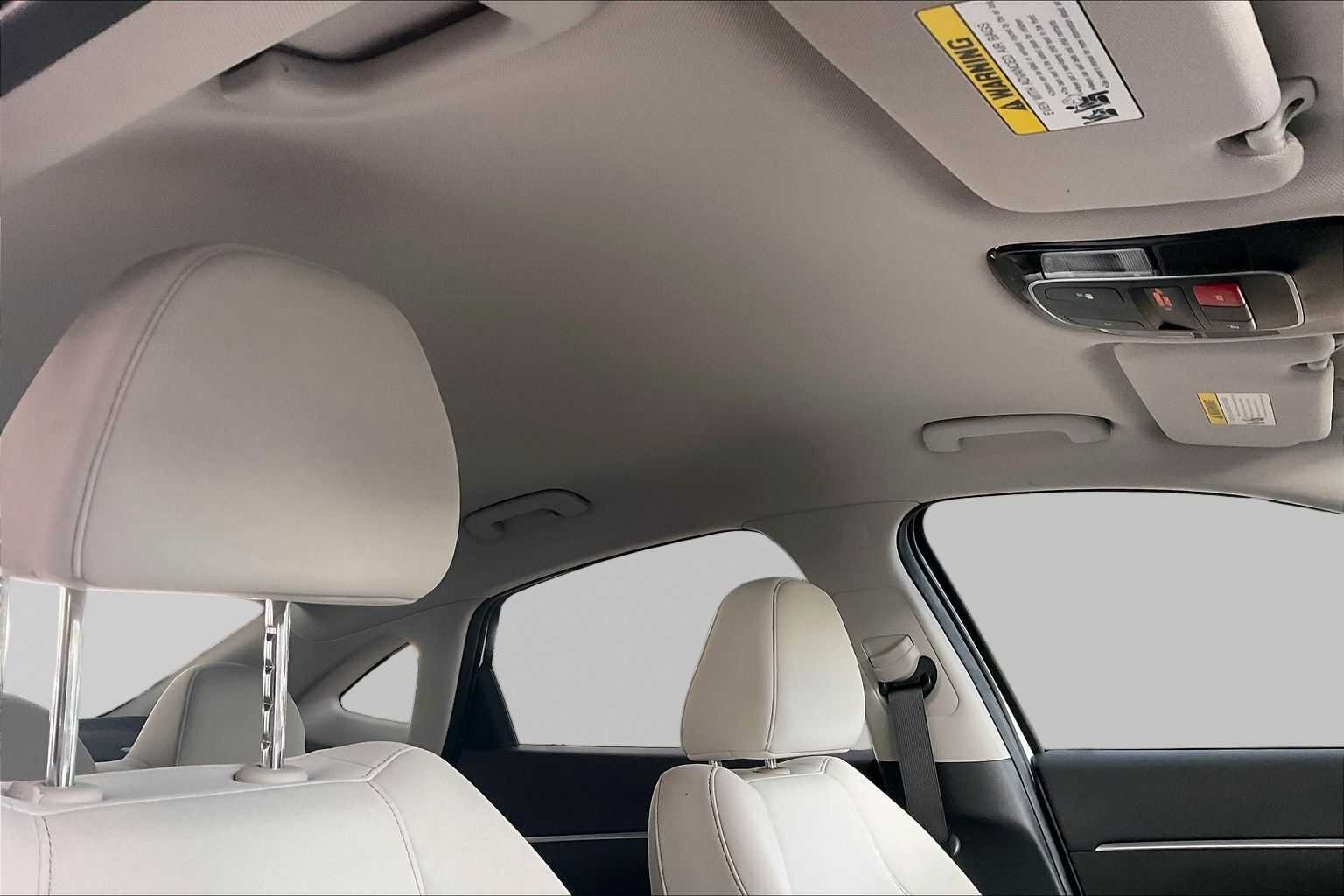 Used 2025 Serenity White Hyundai SE image 14