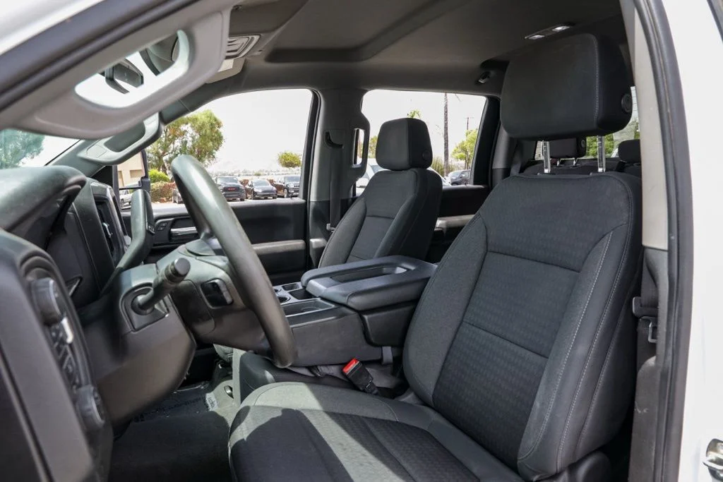 Used 2022 White Chevrolet Custom image 17