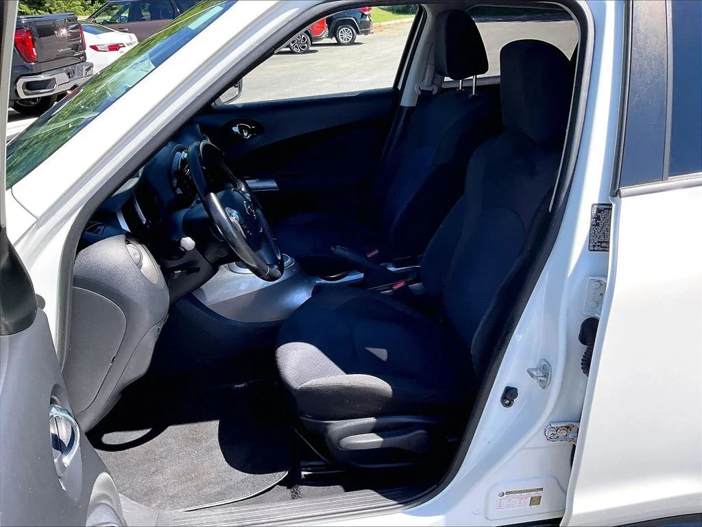 Used 2016 White Nissan SV image 10