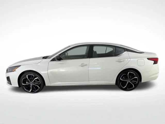Used 2024 White Nissan 2.5 SR image 10