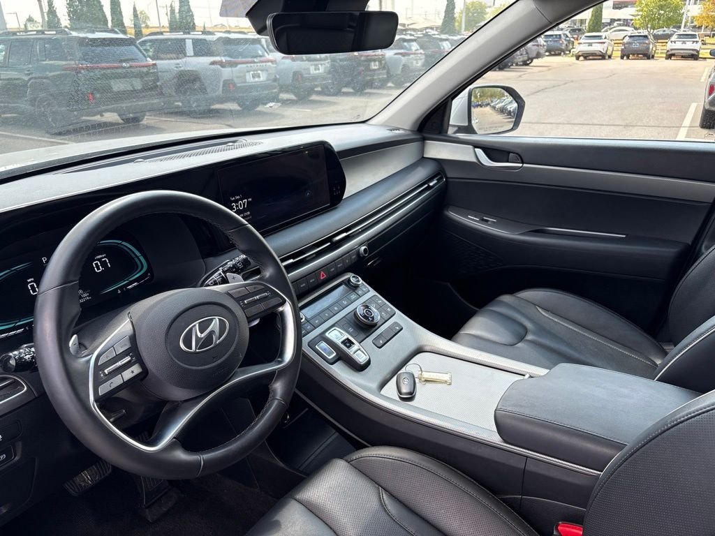 Used 2025 Silver Hyundai SEL image 4