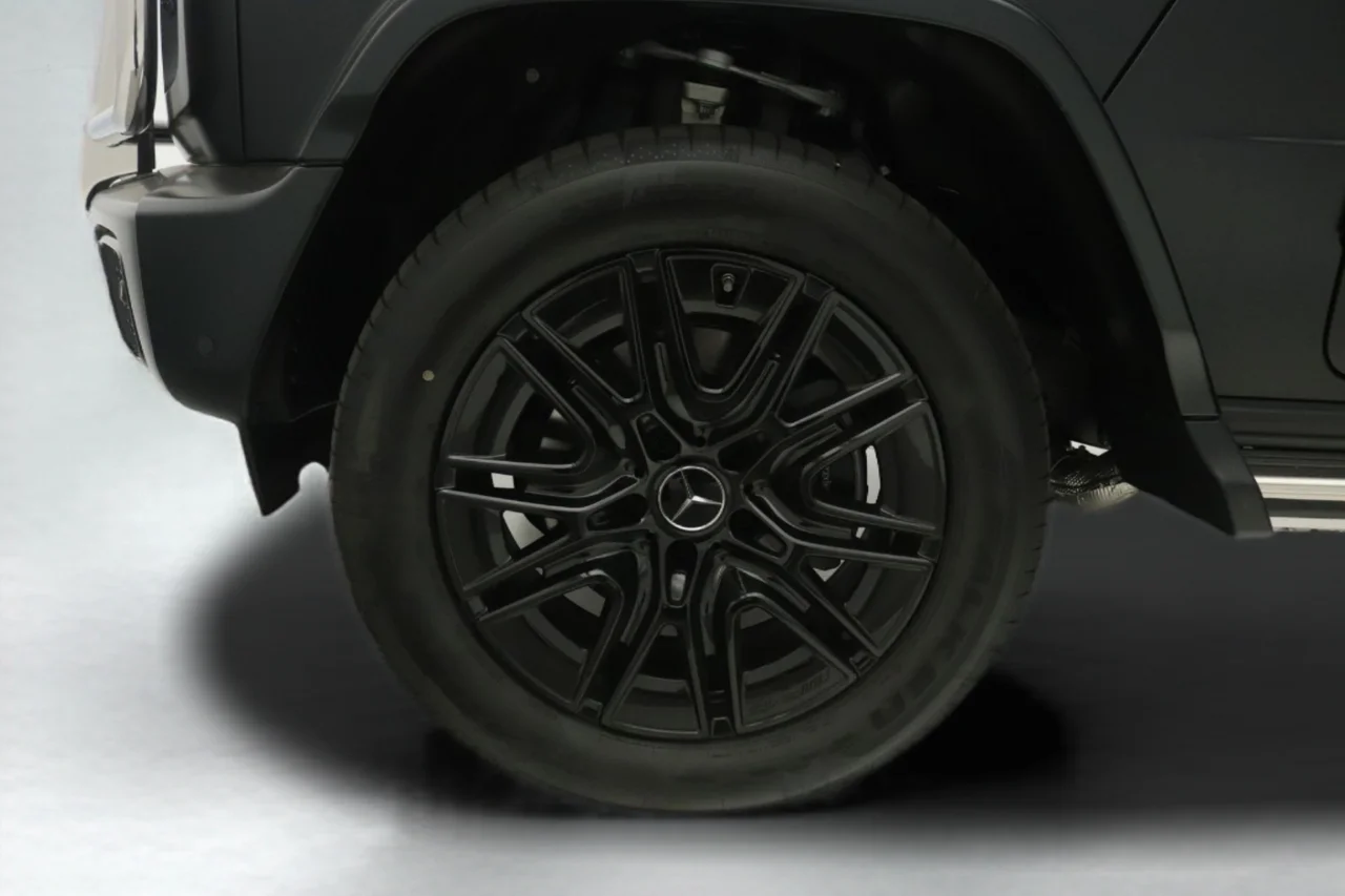New 2026 MANUFAKTUR Night Black Magno Mercedes-Benz G 550 4MATIC® image 11