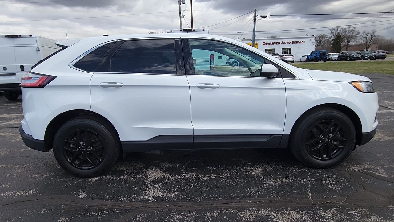 Used 2024 Oxford White Ford SEL image 9