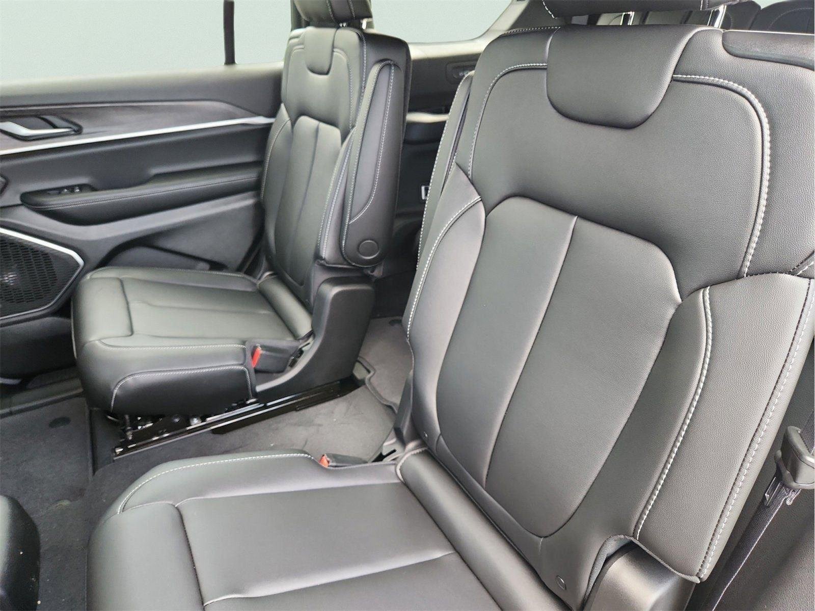 New 2026 Baltic Gray Metallic Clear-Coat Exterior Paint Jeep Limited image 23