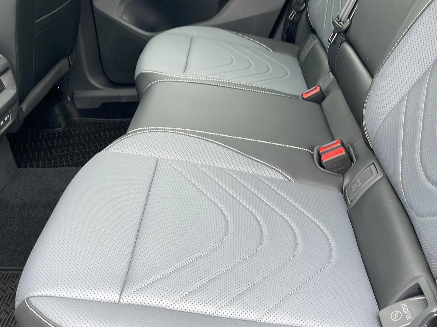 New 2026 Platinum Gray Metallic Volkswagen SE image 14