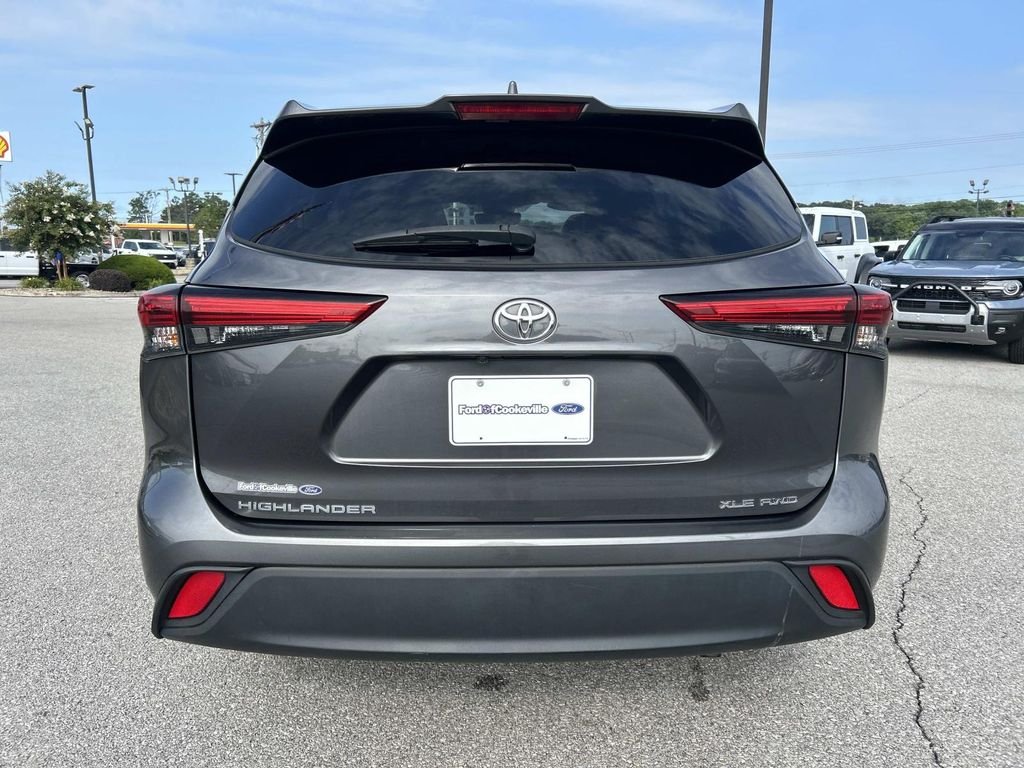 Certified Used 2022 Magnetic Gray Metallic Toyota XLE image 4