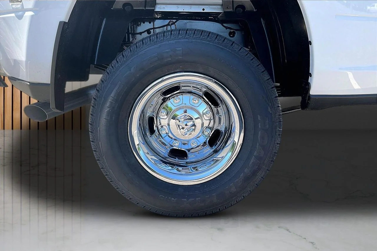 New 2026 Bright White Clear-Coat Exterior Paint RAM Tradesman image 35