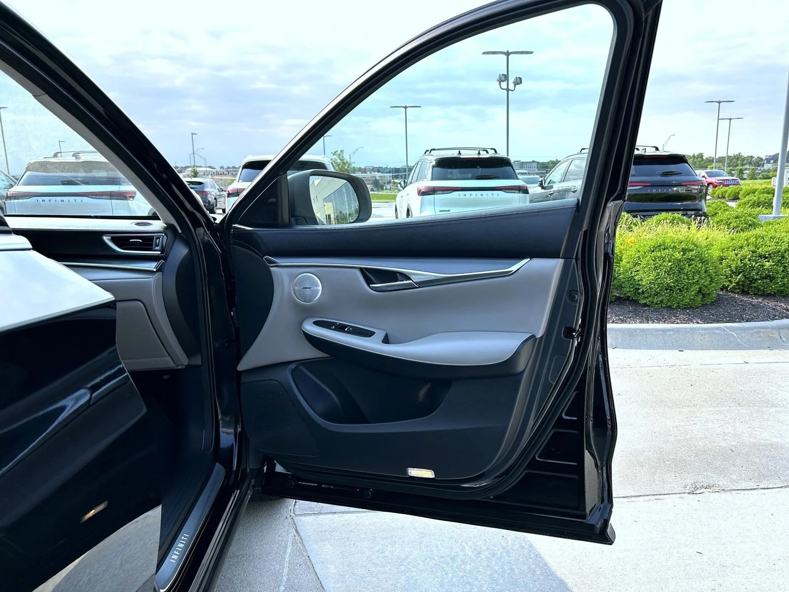 Certified Used 2025 Black INFINITI LUXE image 16